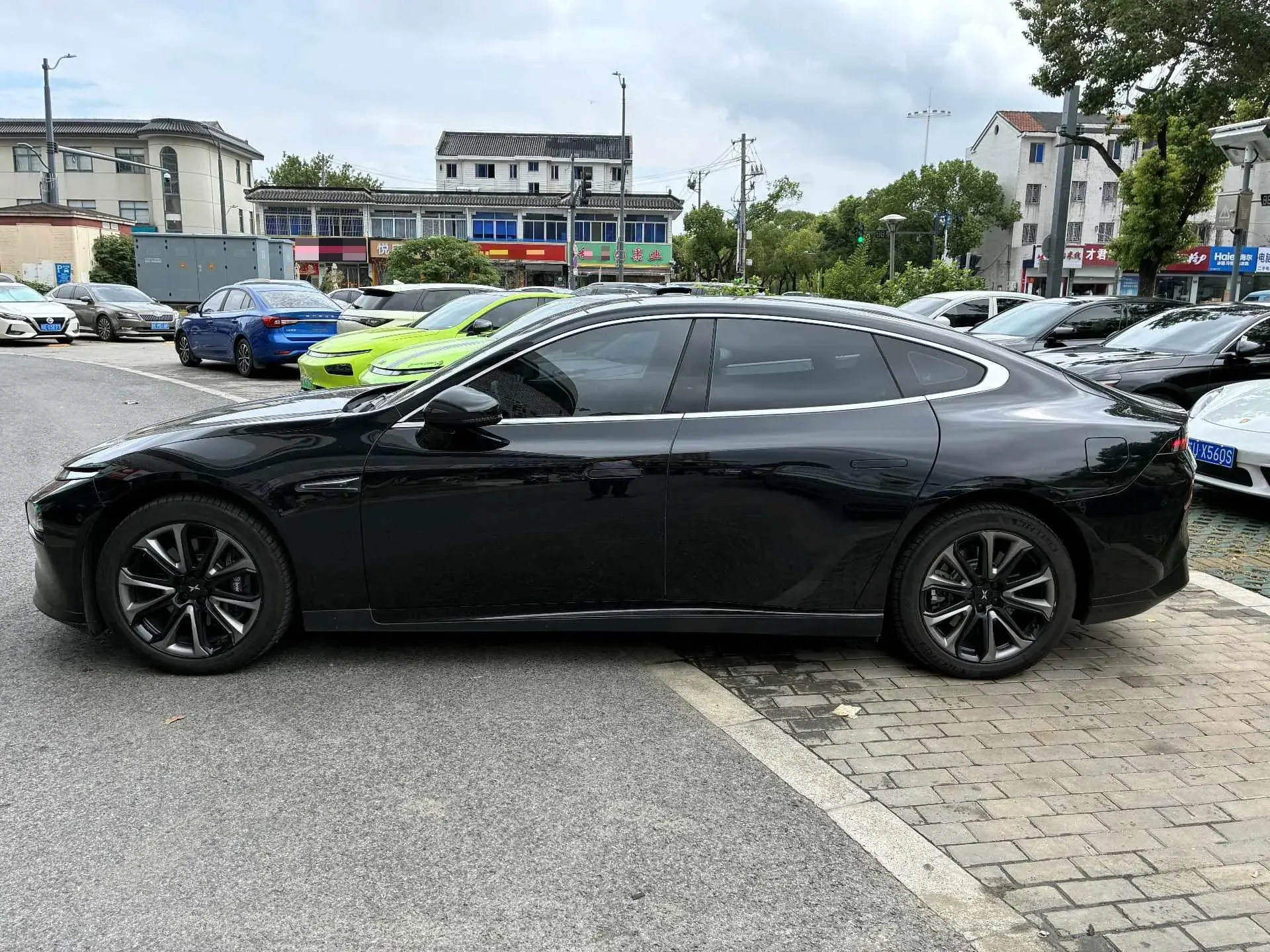 2022 XPENG P7 thumbnail 2