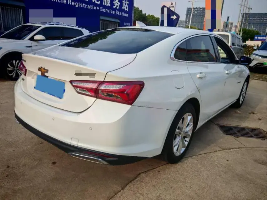 2021 CHEVROLET MALIBU thumbnail 2