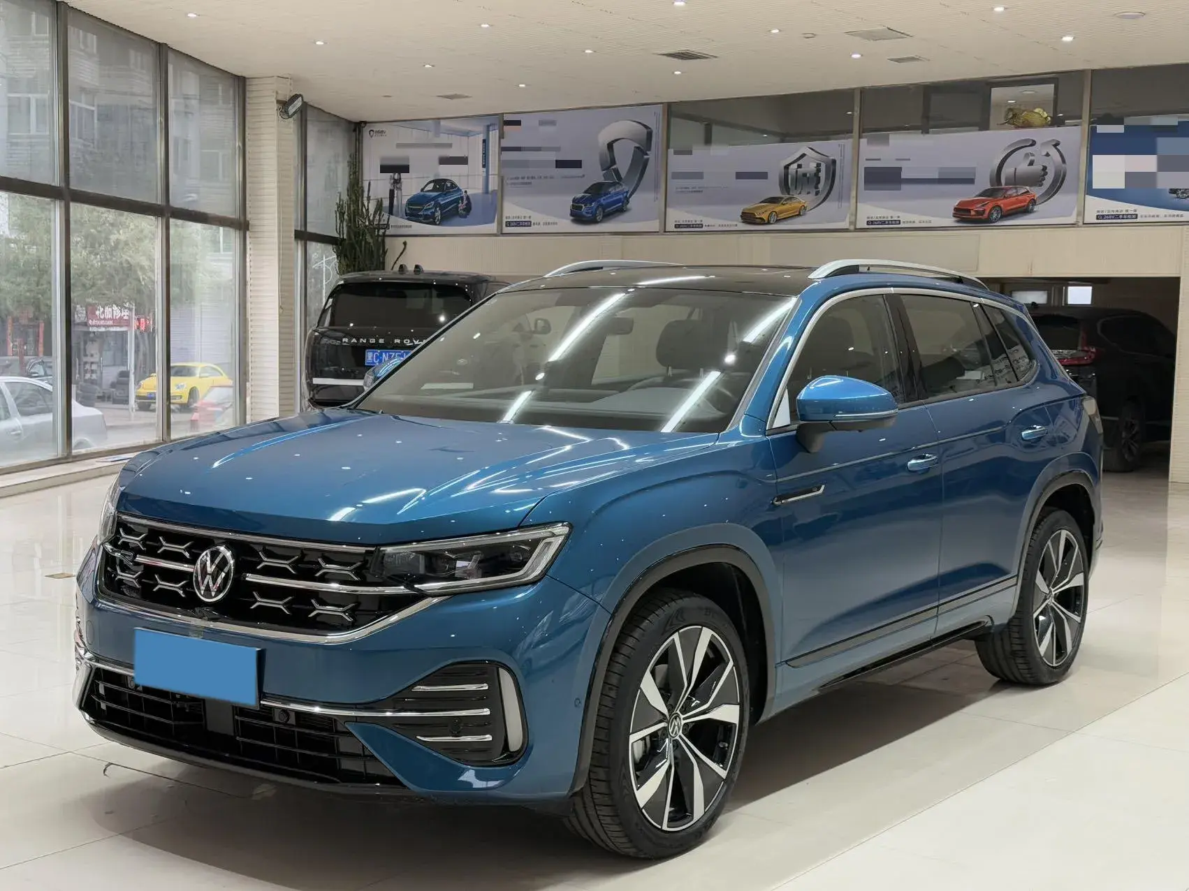 2023 VOLKSWAGEN TAYRON view 1