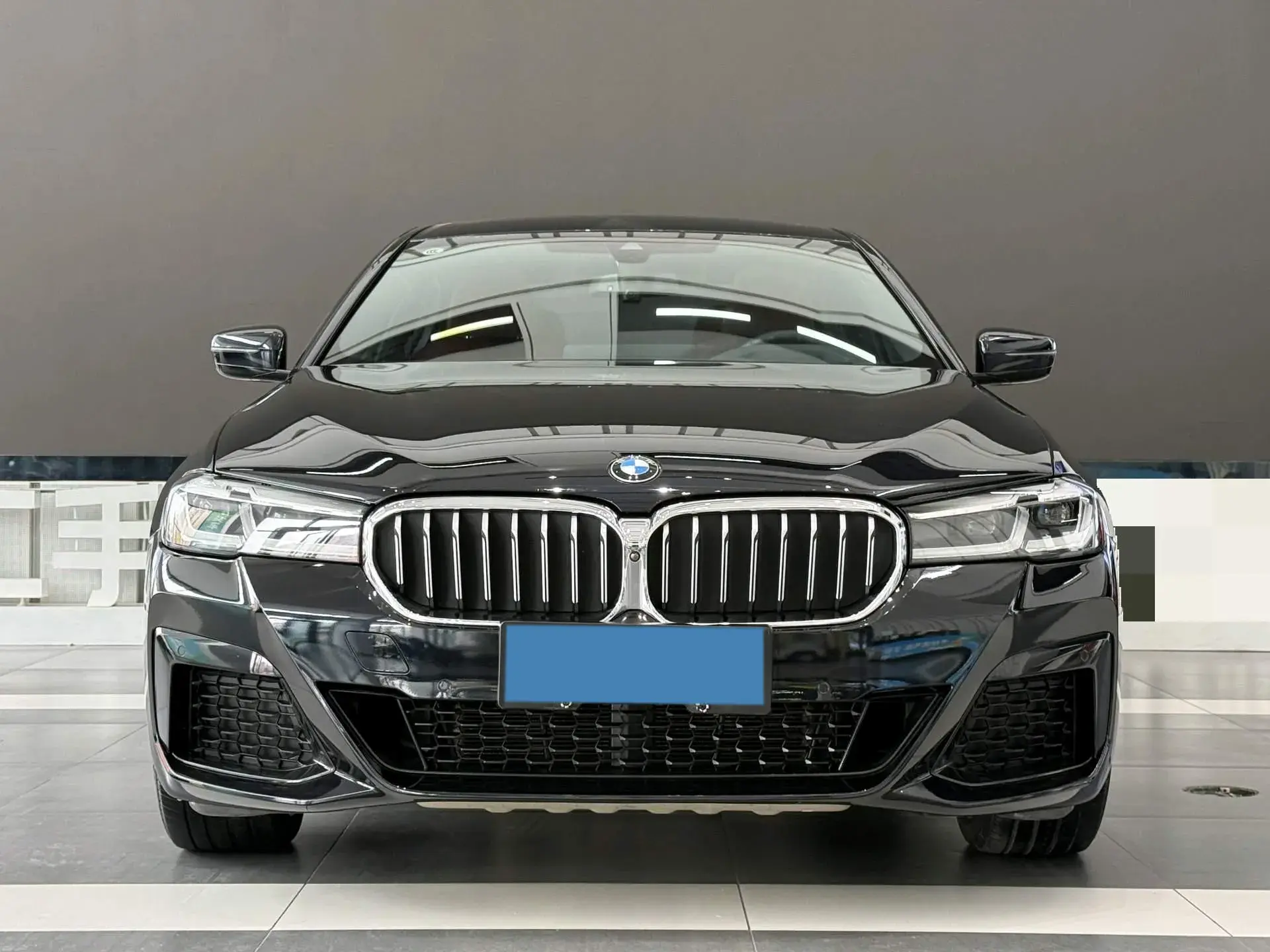 2021 BMW 5 thumbnail 2