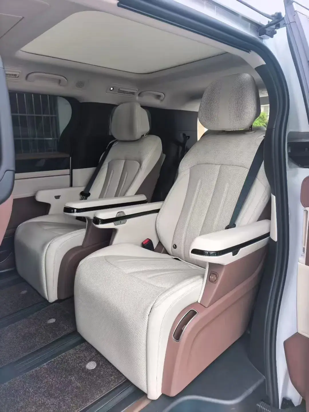 2025 BYD XIA thumbnail 2