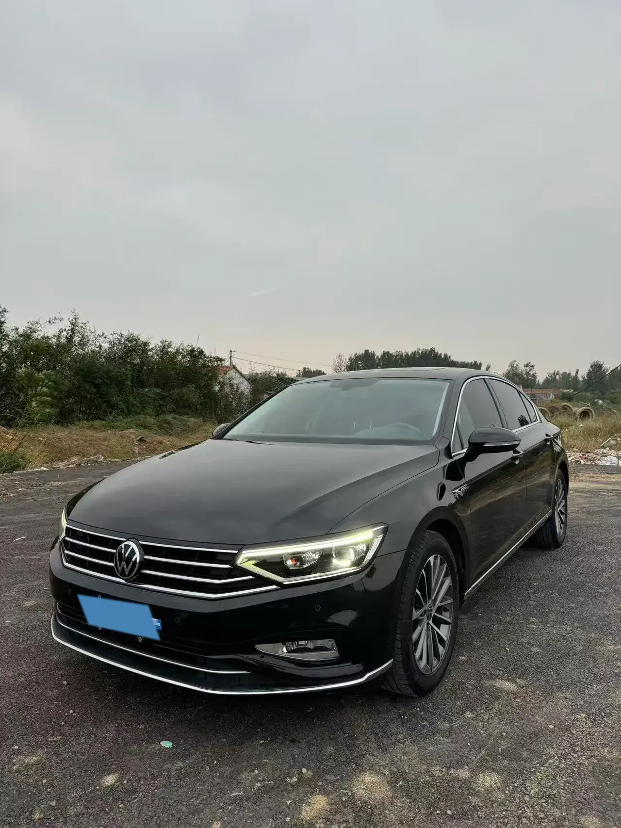 2020 VOLKSWAGEN MAGOTAN view 1