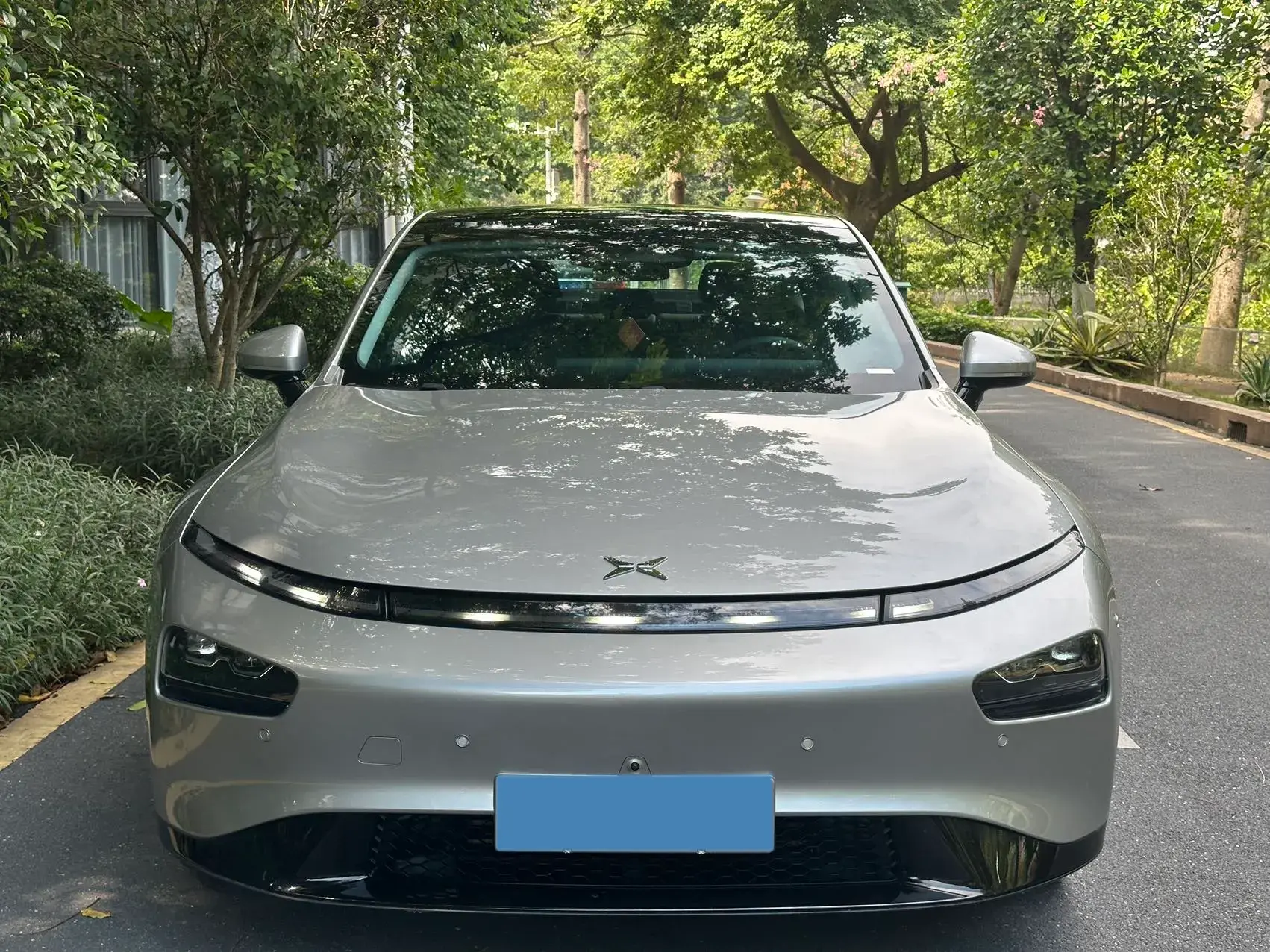 2022 XPENG P7 thumbnail 2