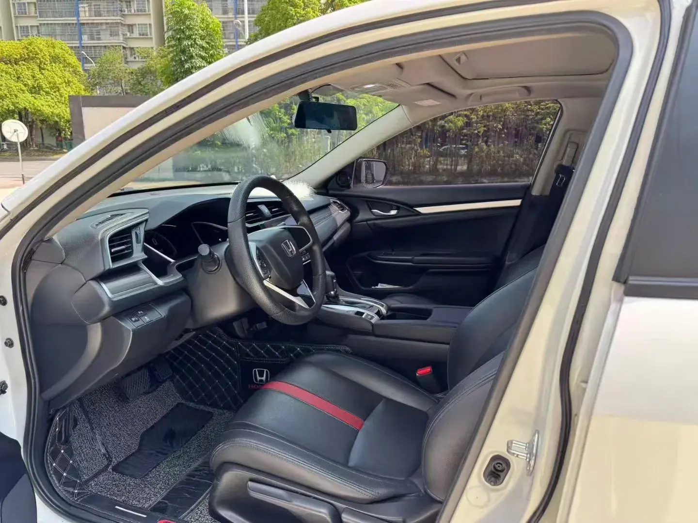 2019 HONDA CIVIC thumbnail 4