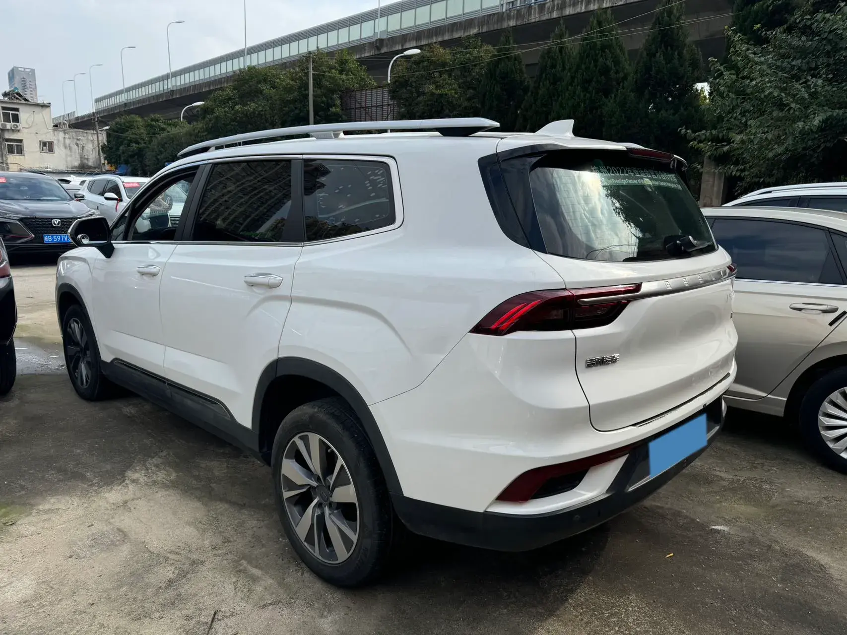 2020 GEELY OKAVANGO thumbnail 4