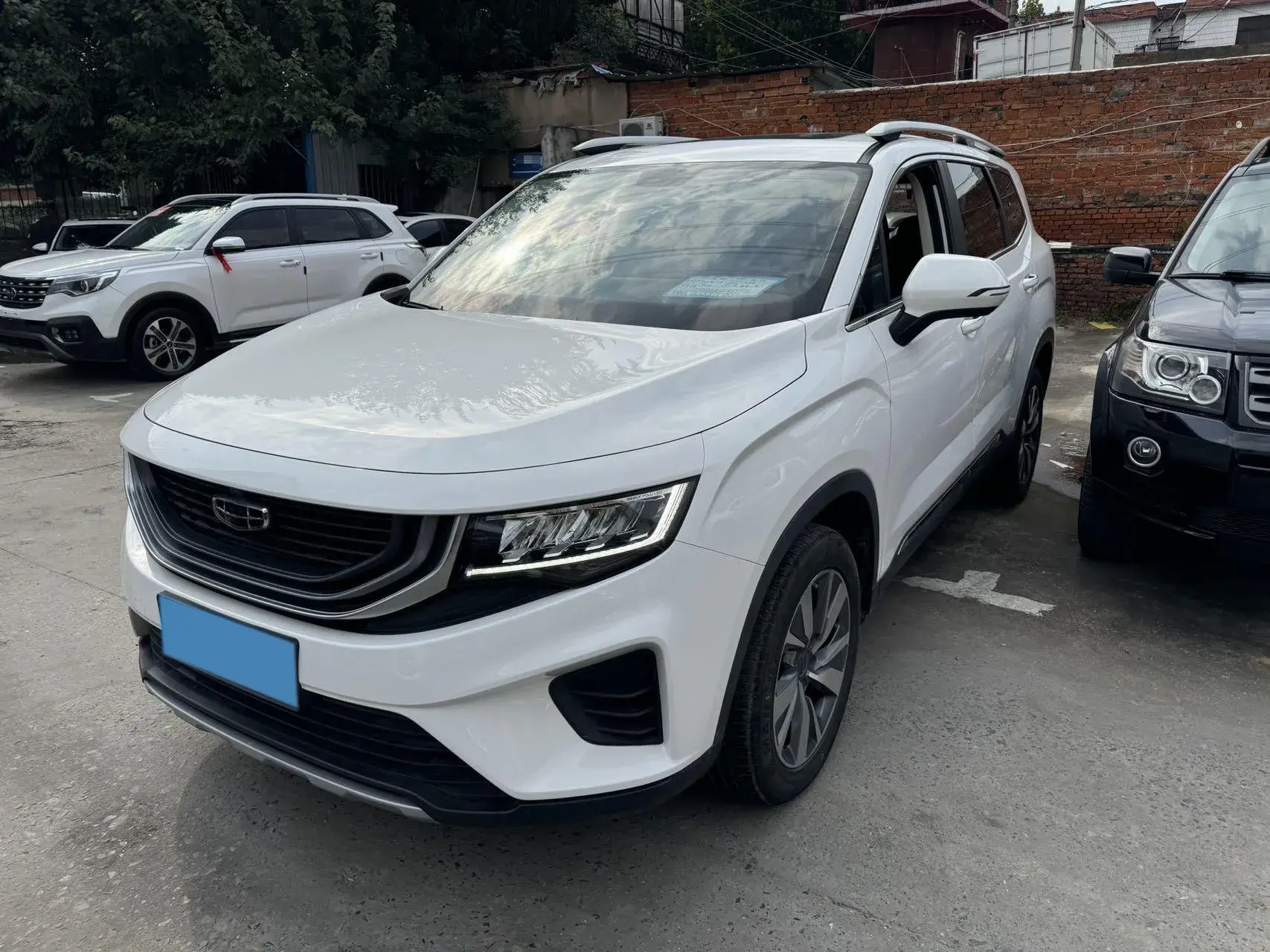 2020 GEELY OKAVANGO view 1