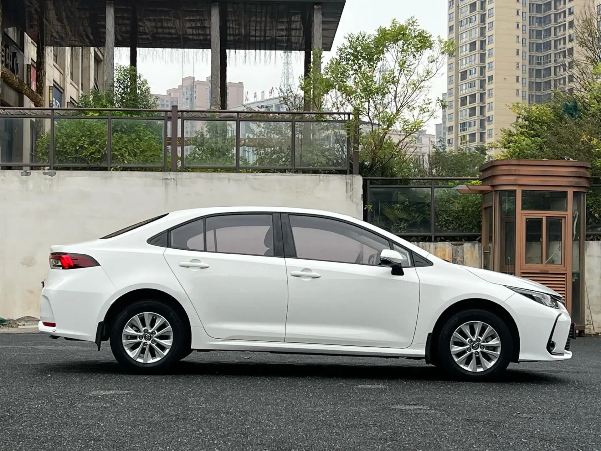 2021 TOYOTA COROLLA thumbnail 4