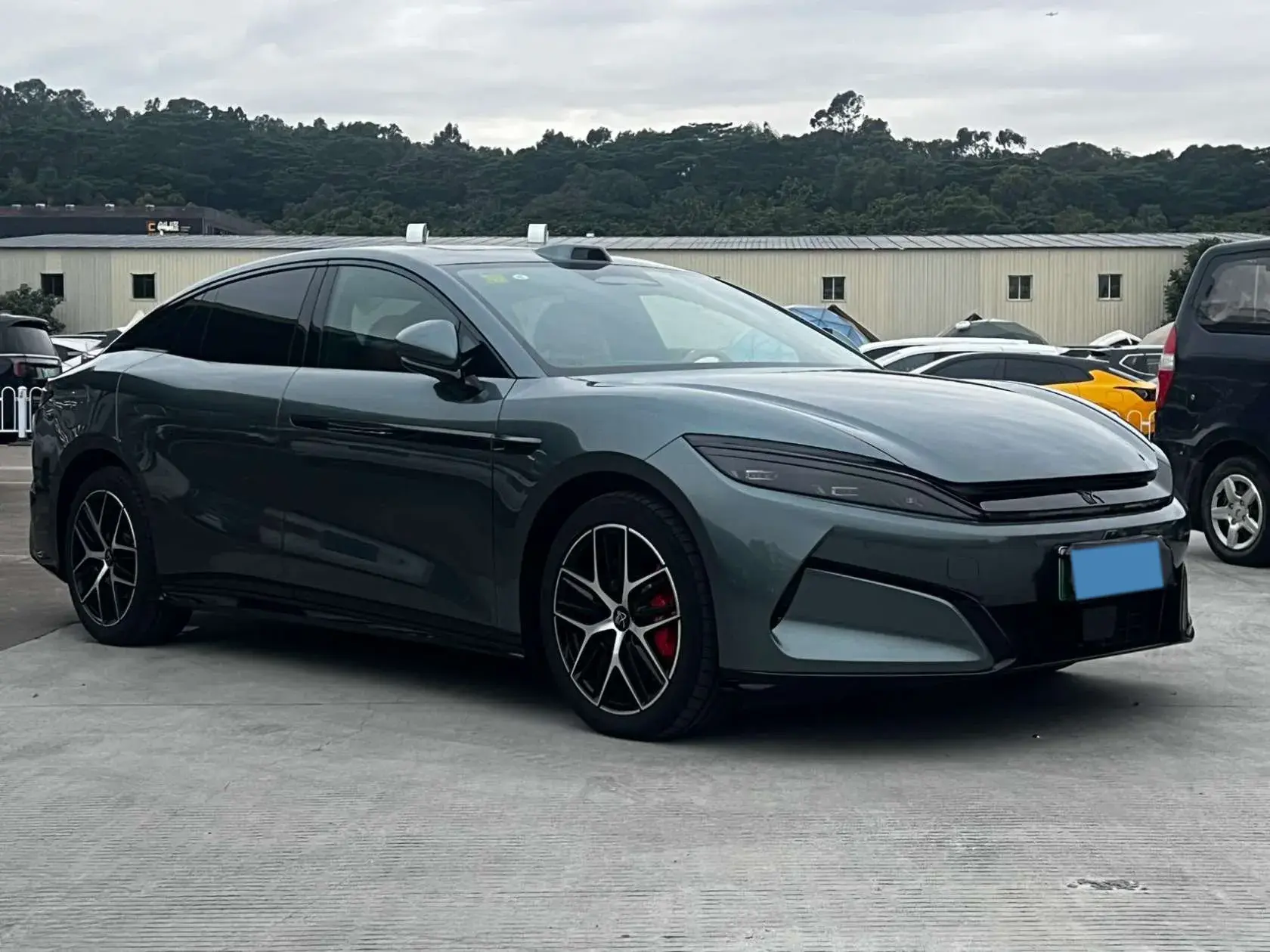 2025 BYD HANL thumbnail 3