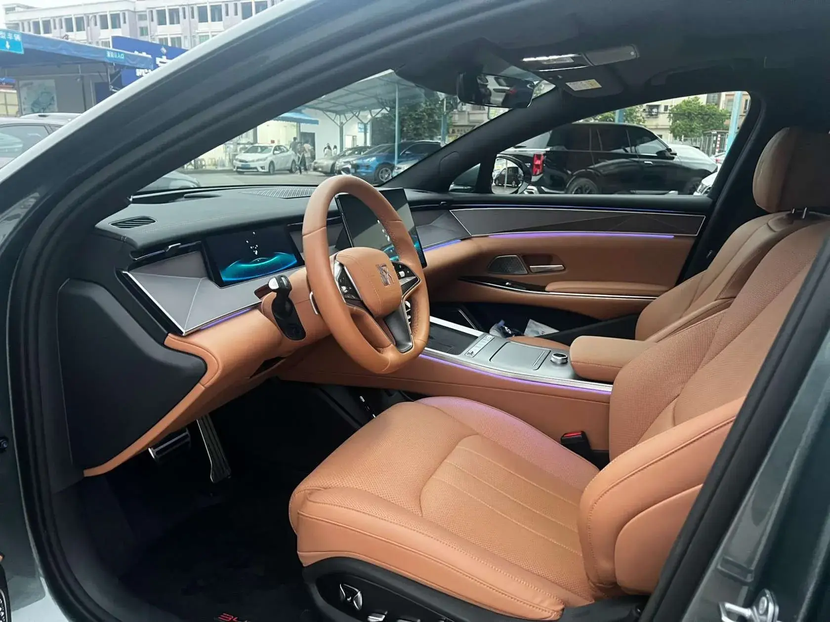 2025 BYD HANL thumbnail 4