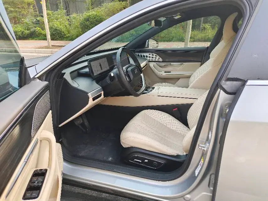 2022 XPENG P7 thumbnail 4