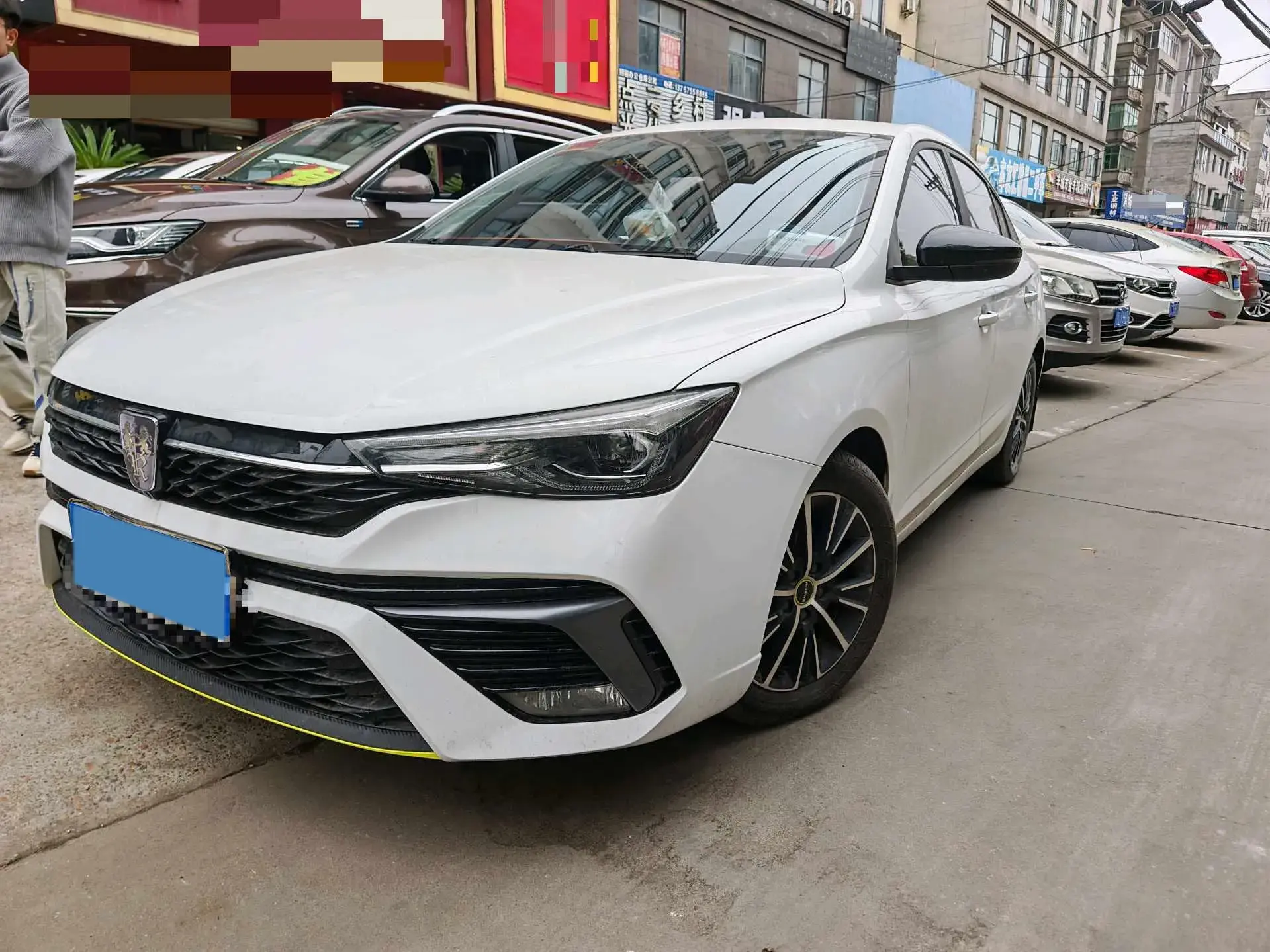 2021 ROEWE I5 view 1