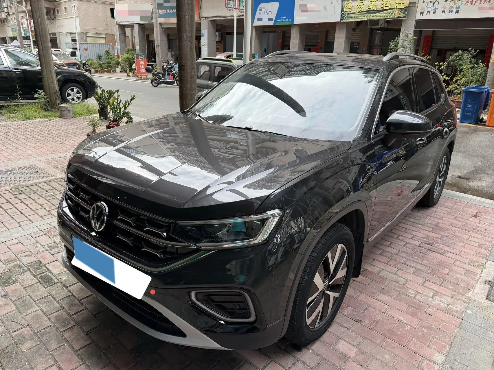 2023 VOLKSWAGEN TAYRON view 1