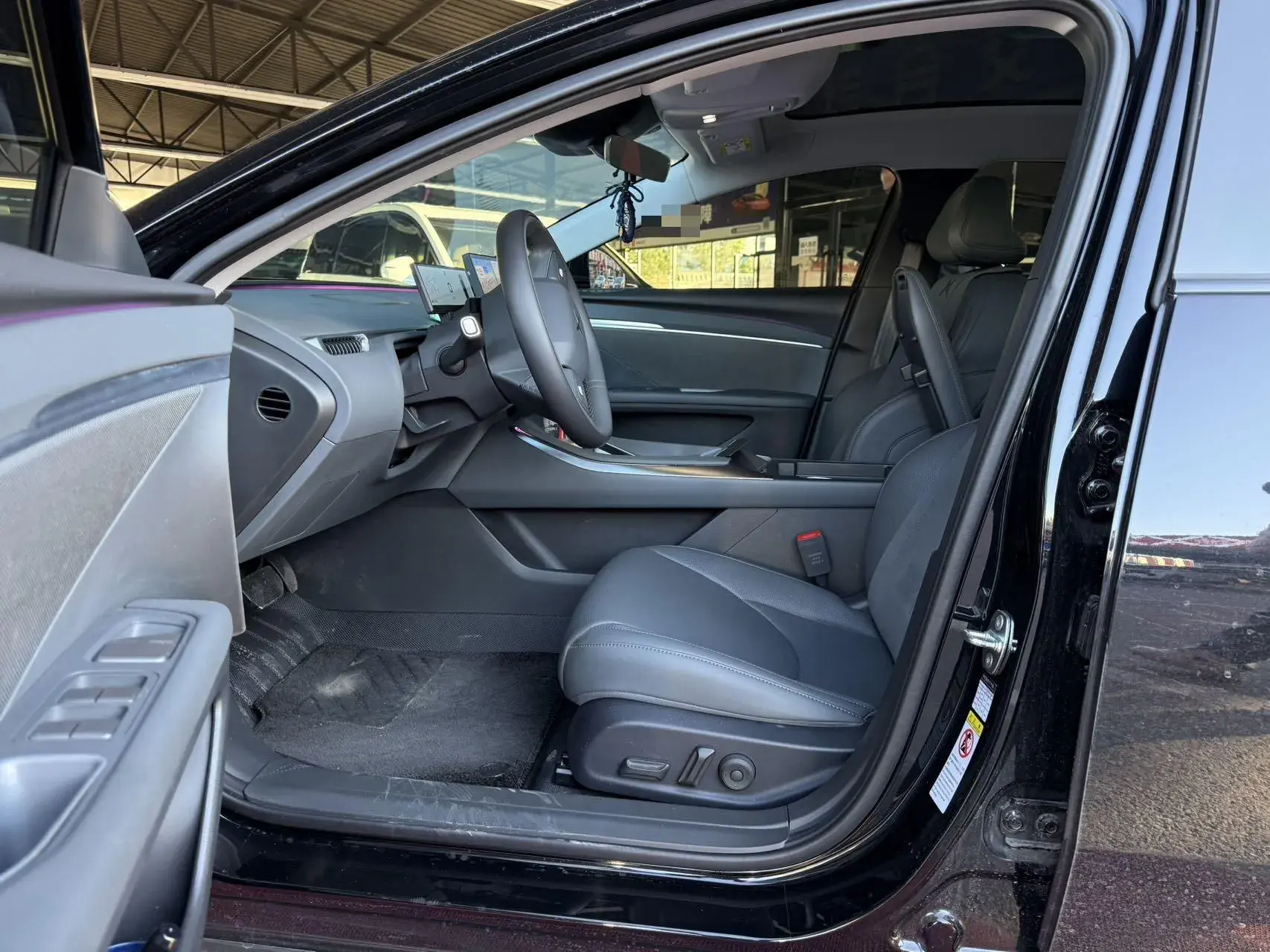 2025 XPENG MONA thumbnail 4