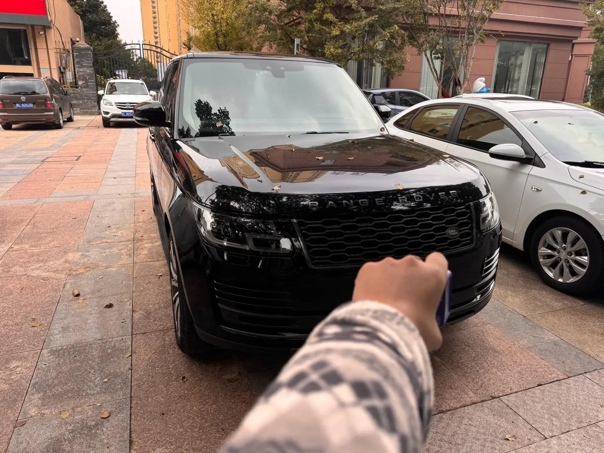 2019 LAND ROVER thumbnail 2