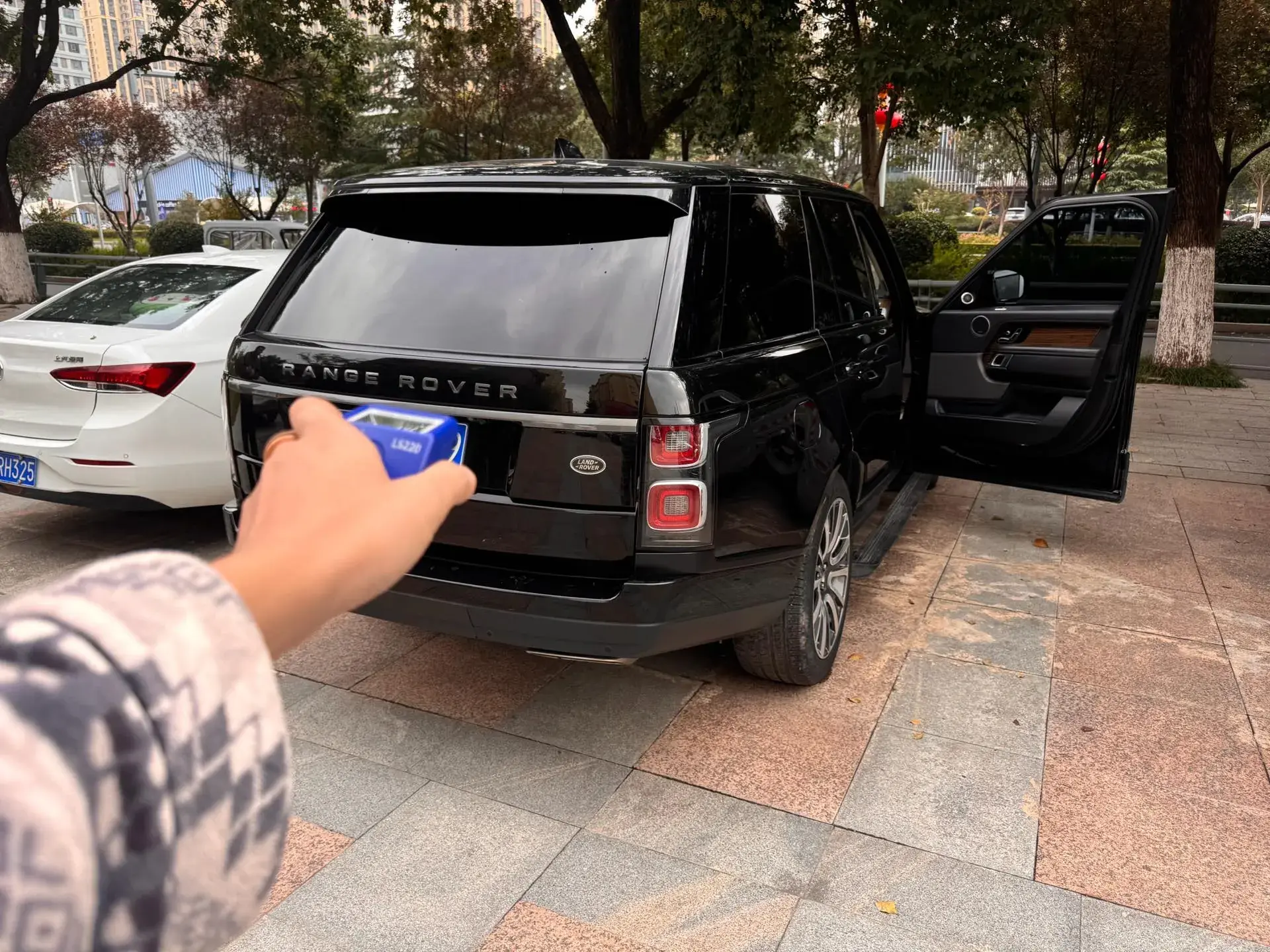 2019 LAND ROVER thumbnail 3