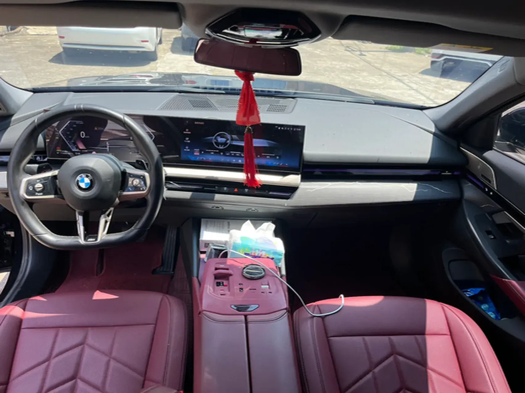 2024 BMW 5 thumbnail 4