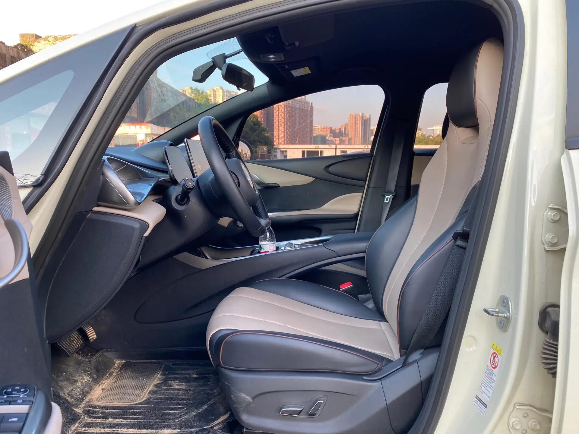 2023 BYD DOLPHIN thumbnail 4