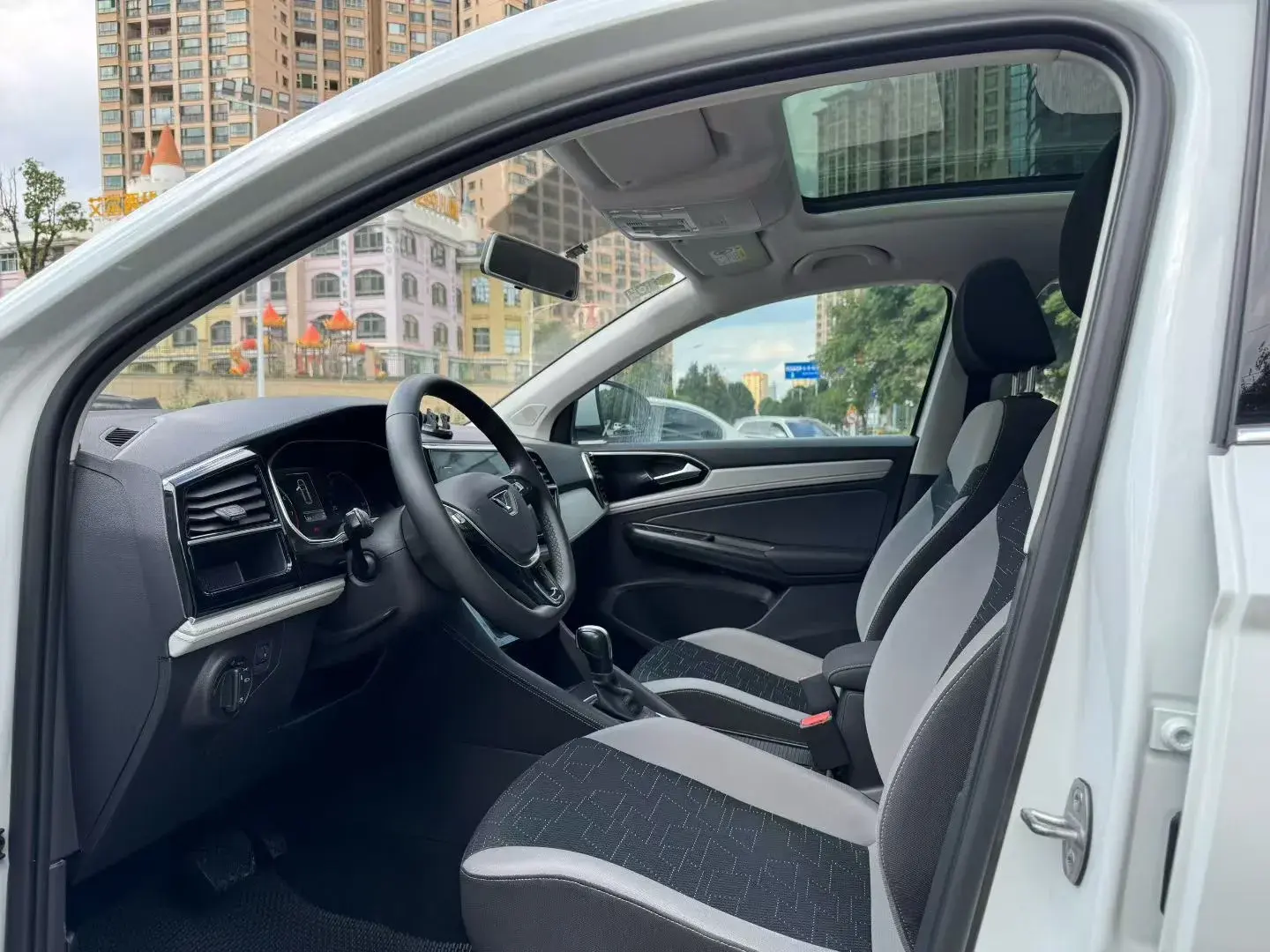 2022 JETTA VS5 thumbnail 4