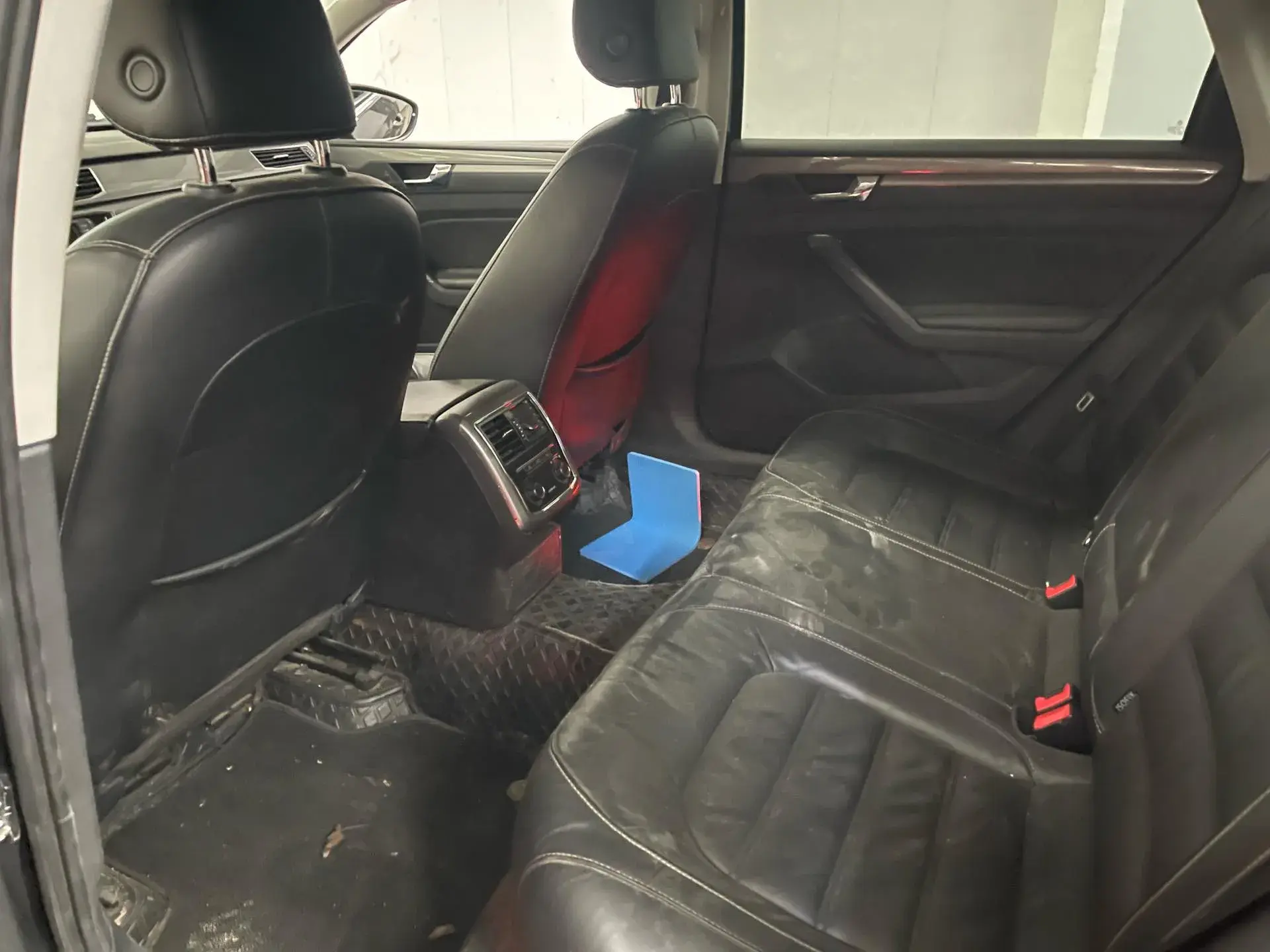 2017 VOLKSWAGEN PASSAT thumbnail 3