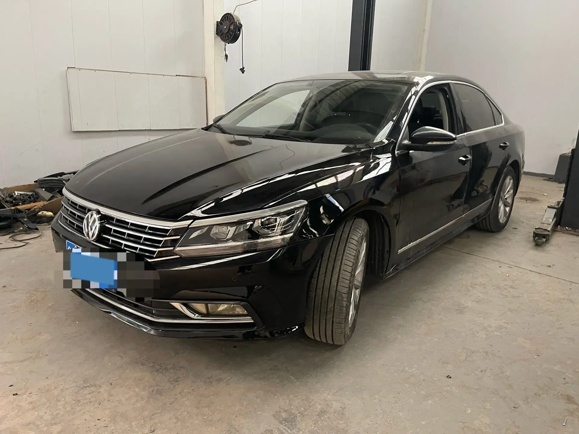 2017 VOLKSWAGEN PASSAT view 1