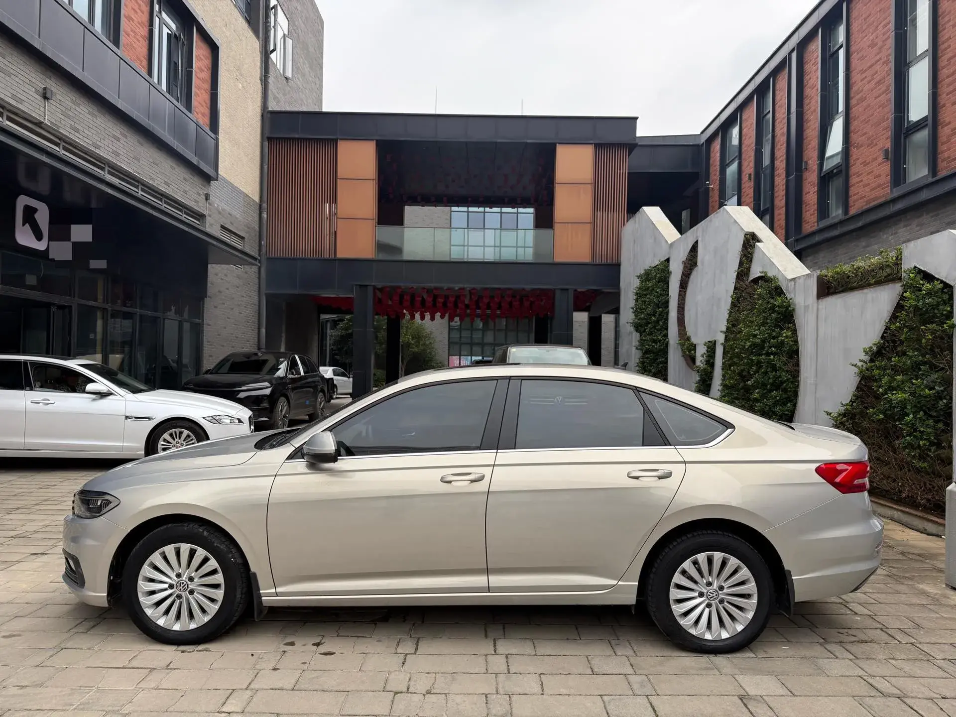 2019 VOLKSWAGEN LAVIDA thumbnail 3