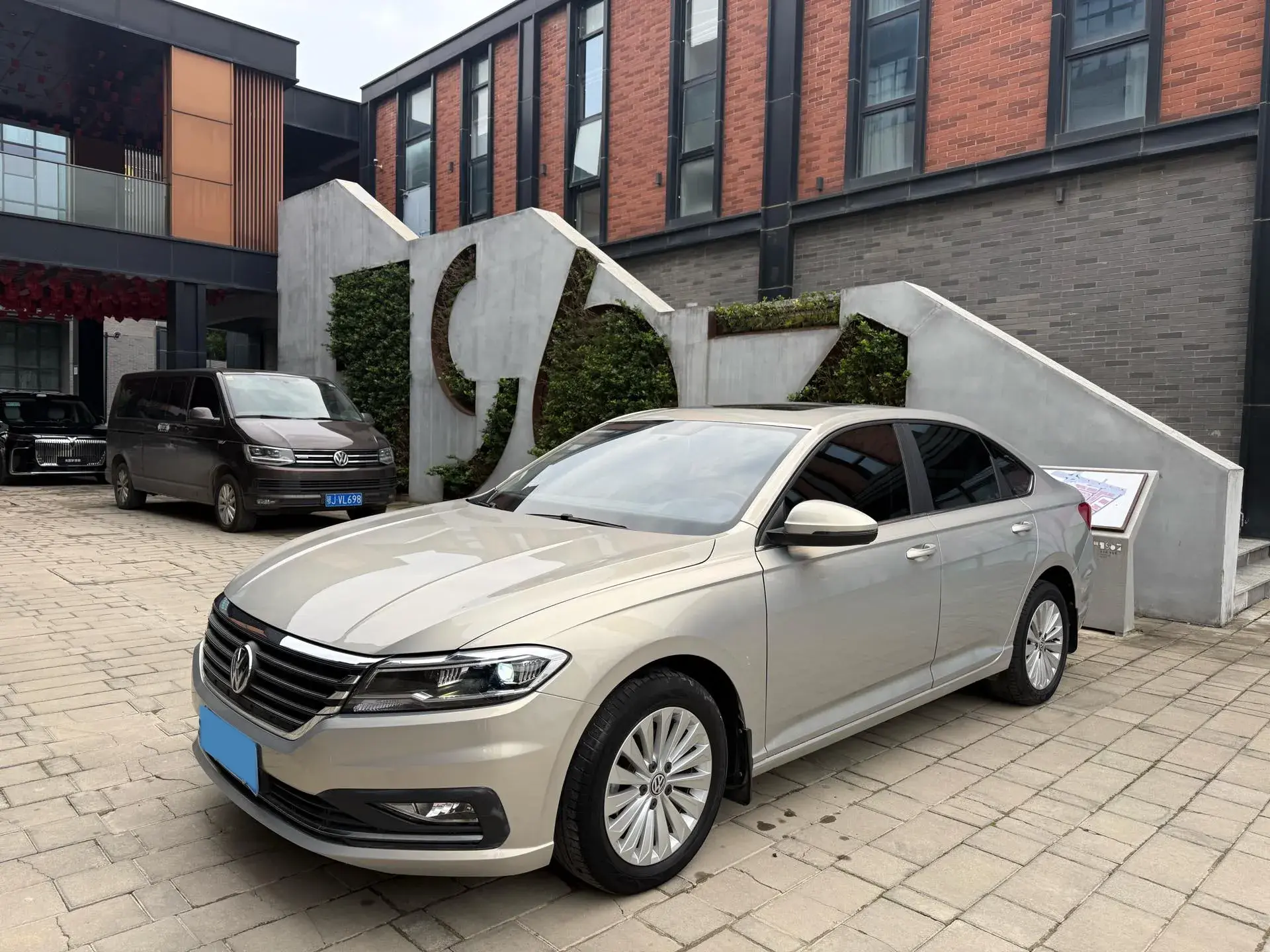 2019 VOLKSWAGEN LAVIDA view 1