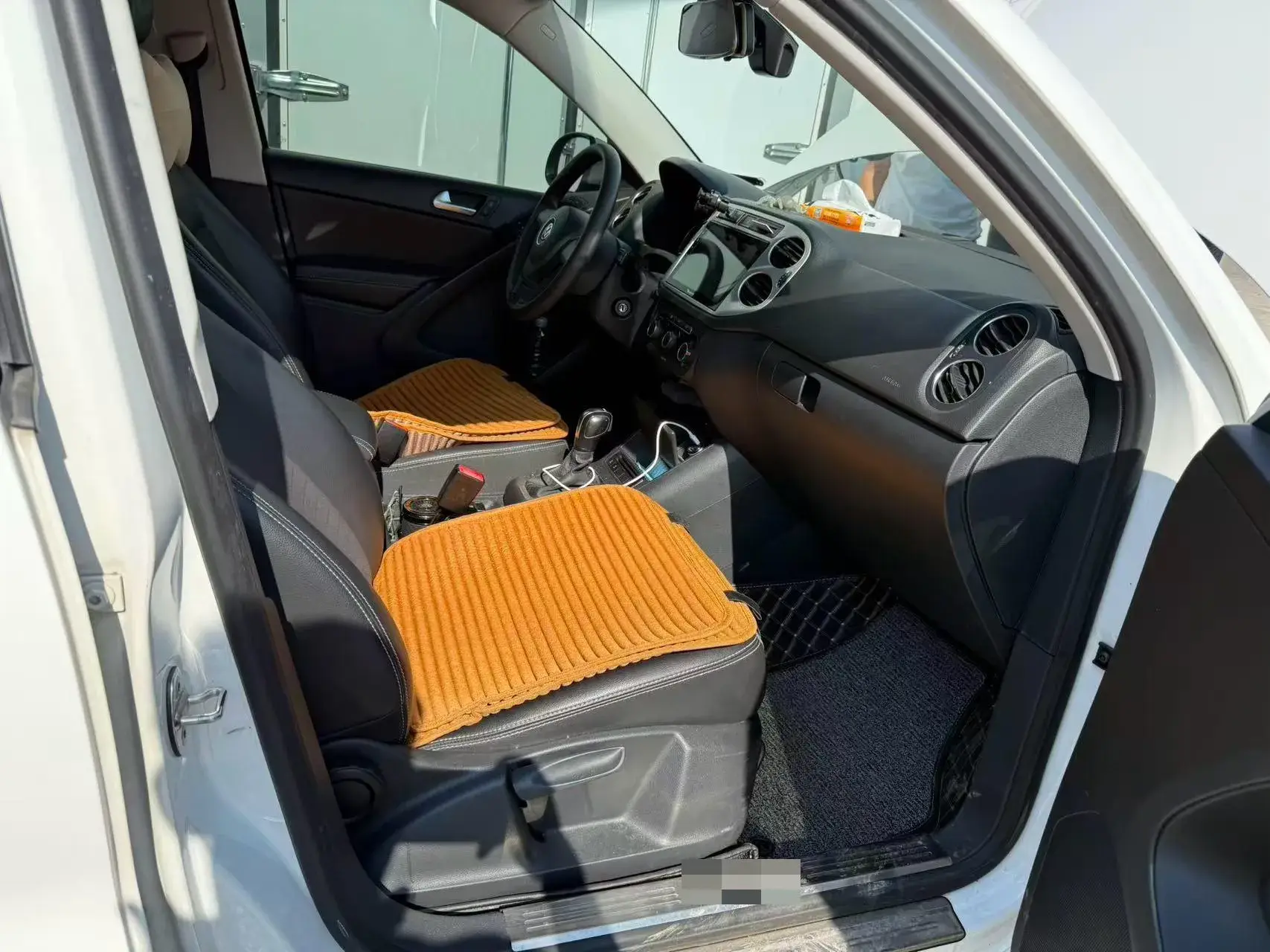 2016 VOLKSWAGEN TIGUAN thumbnail 3