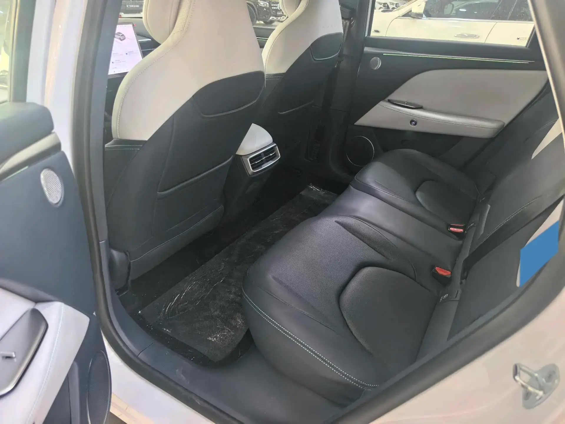 2025 ARCFOX ΑT5 thumbnail 2