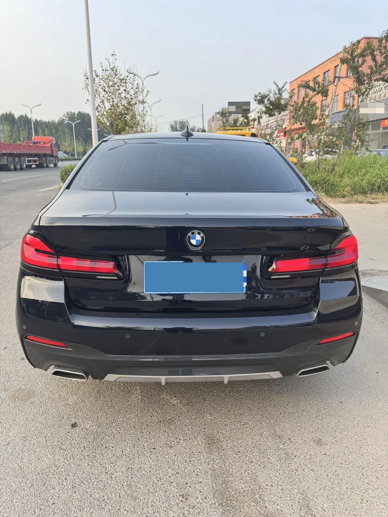 2022 BMW 5 thumbnail 3