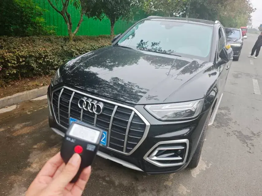 2022 AUDI Q5L view 1