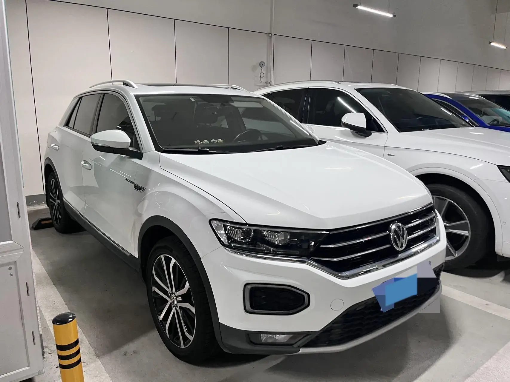 2019 VOLKSWAGEN T-ROC thumbnail 2