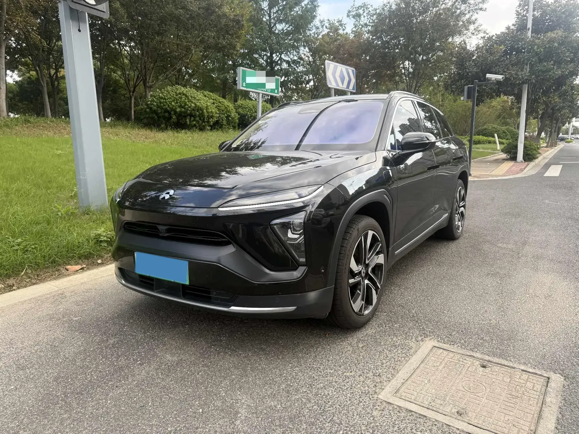 2020 NIO ES6 view 1