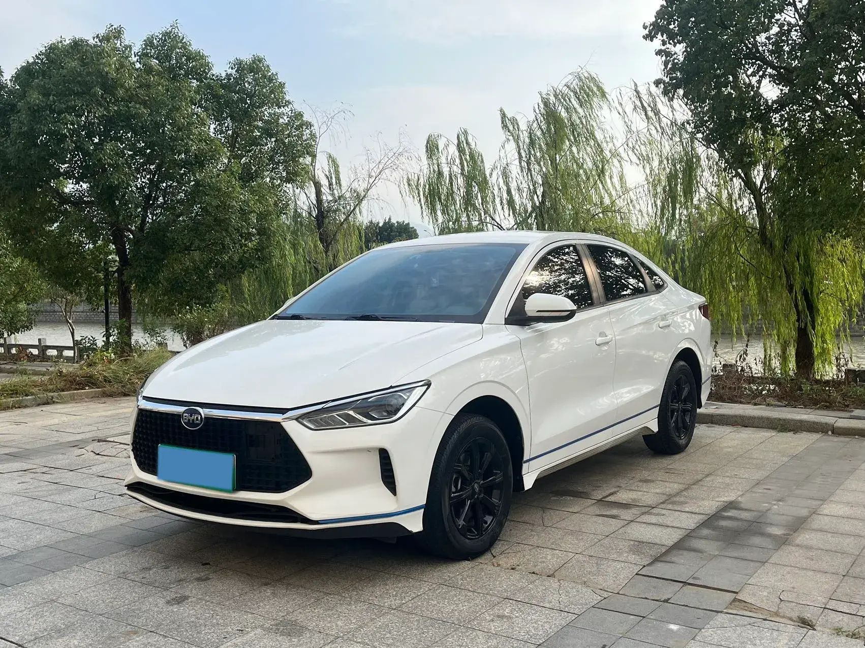 2021 BYD E3 view 1