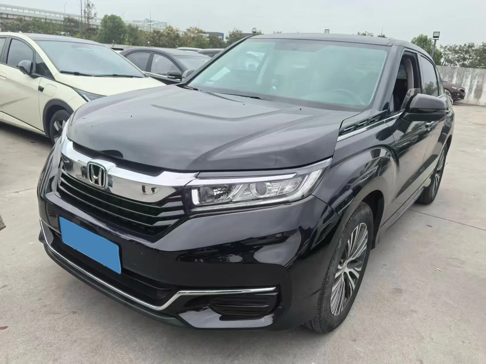 2020 HONDA AVANCIER view 1