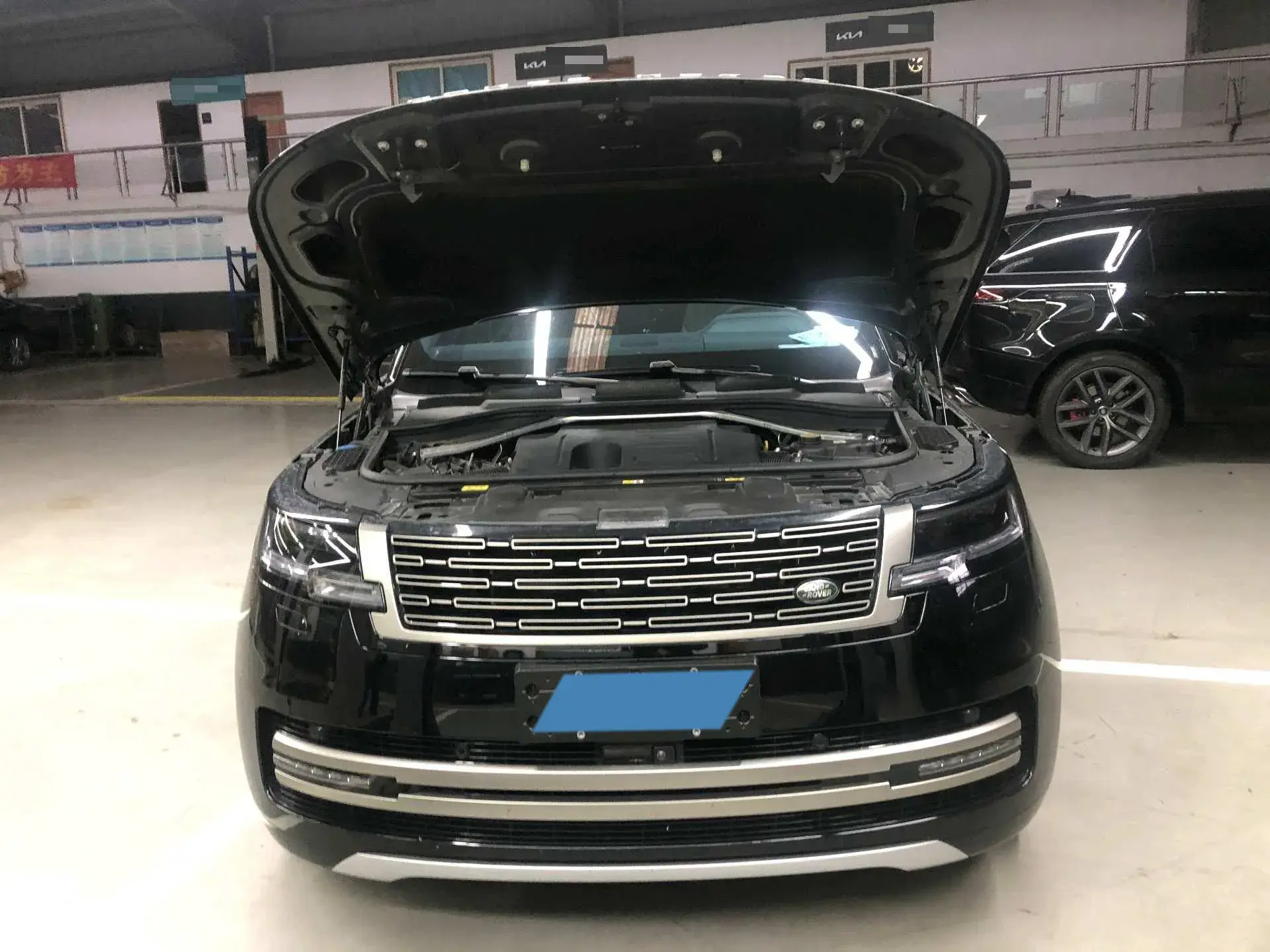 2024 LAND ROVER thumbnail 3