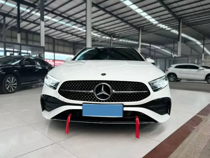 2025 MERCEDES-BENZ A thumbnail 2