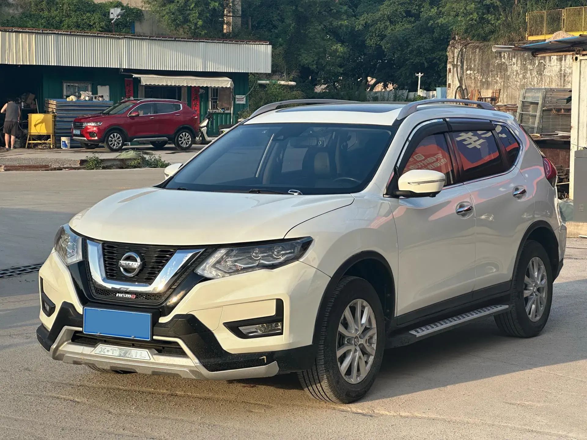 2020 NISSAN X-TRAIL view 1