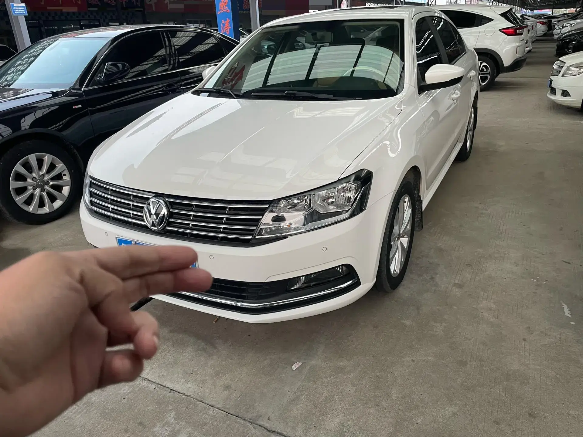 2017 VOLKSWAGEN LAVIDA view 1