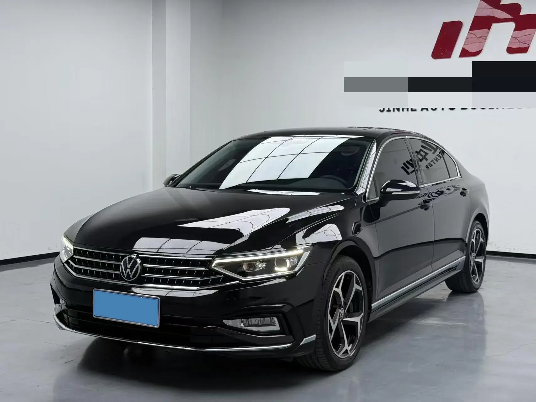 2023 VOLKSWAGEN MAGOTAN view 1