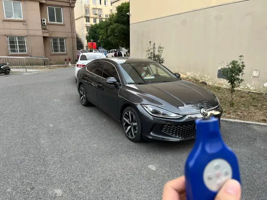 2022 VOLKSWAGEN LAMANDO thumbnail 3