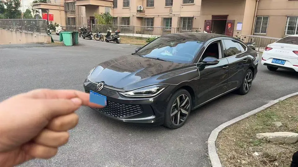 2022 VOLKSWAGEN LAMANDO view 1