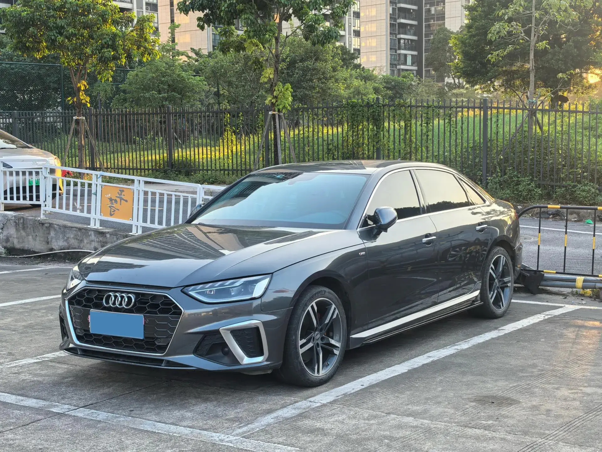 2022 AUDI A4L view 1