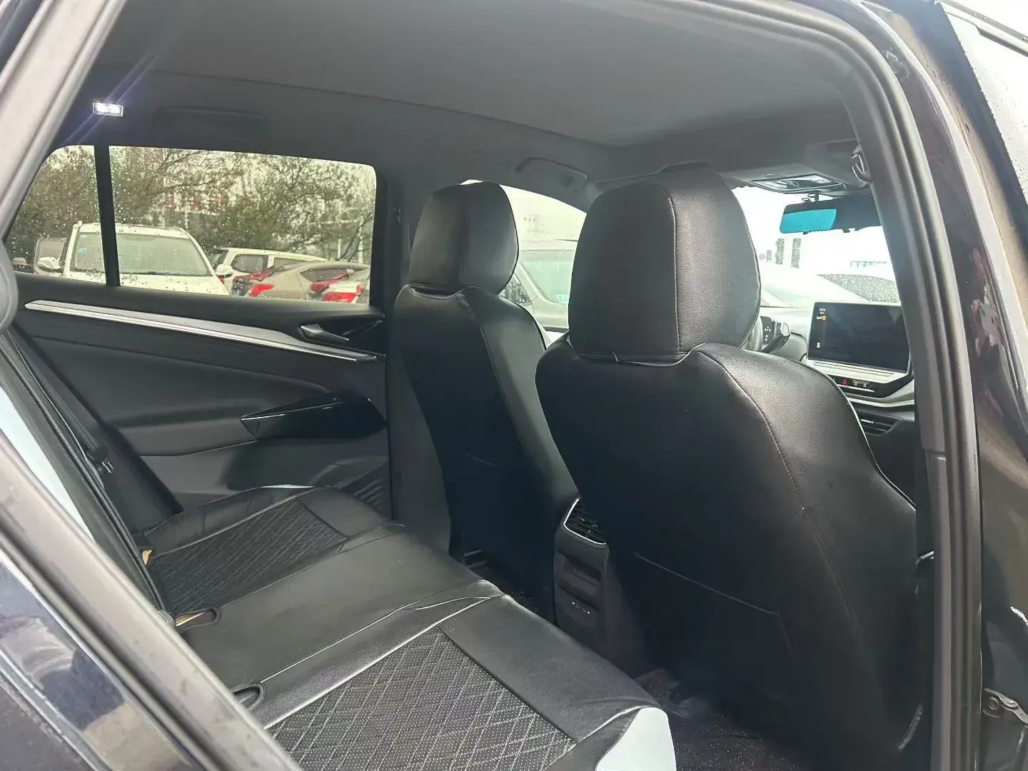 2024 VOLKSWAGEN ID.4 thumbnail 4