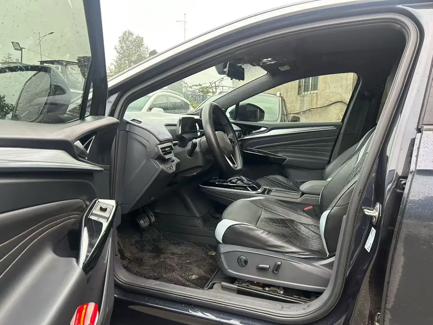 2024 VOLKSWAGEN ID.4 thumbnail 3