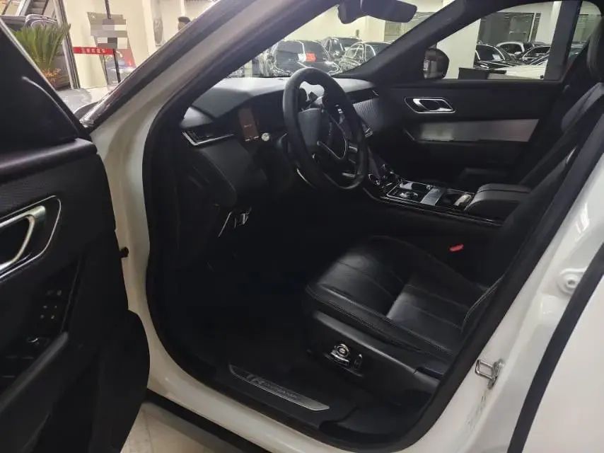 2020 LAND ROVER thumbnail 4