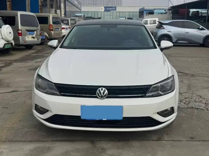 2017 VOLKSWAGEN LAMANDO thumbnail 3