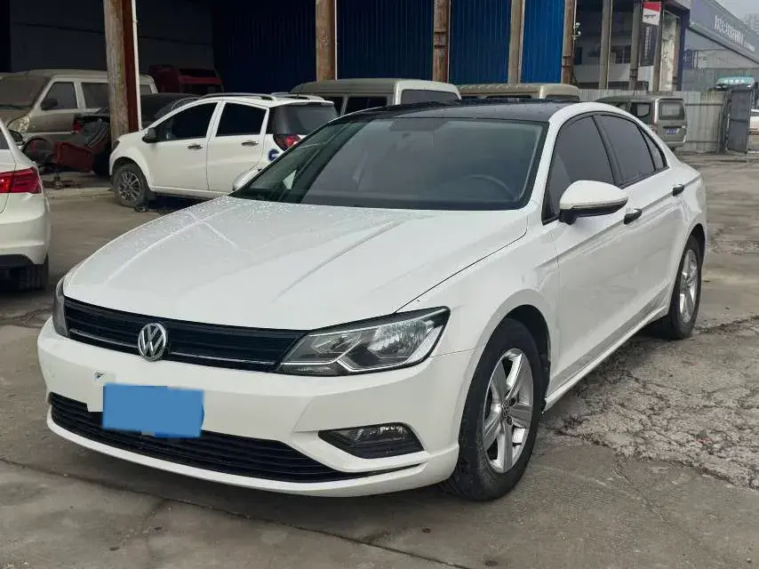 2017 VOLKSWAGEN LAMANDO view 1