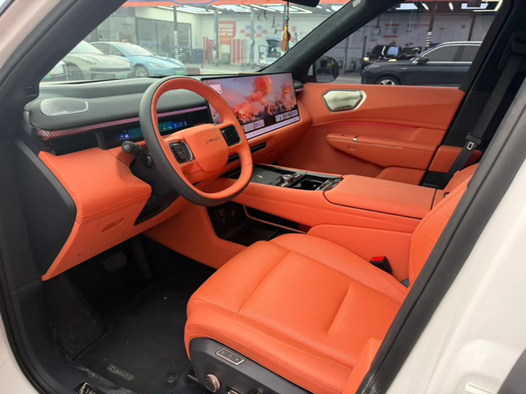 2025 LYNK&CO 900 thumbnail 4