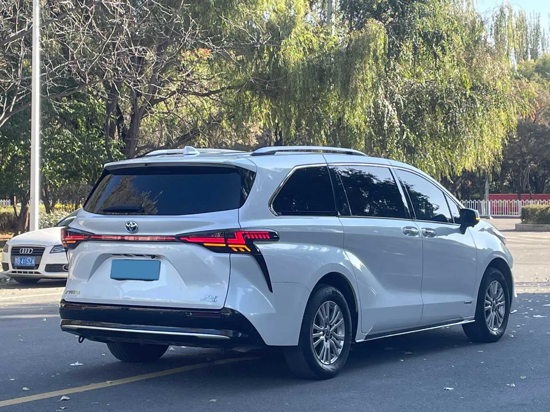 2021 TOYOTA SIENNA thumbnail 4