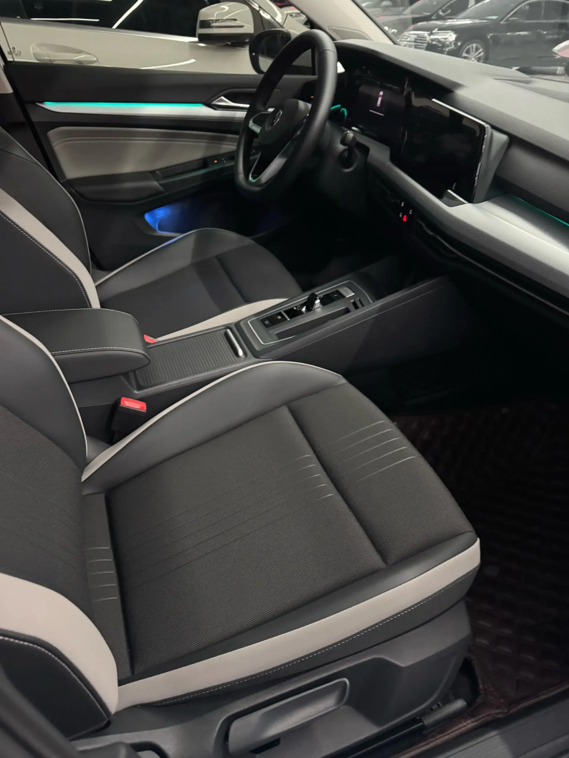 2023 VOLKSWAGEN GOLF thumbnail 4